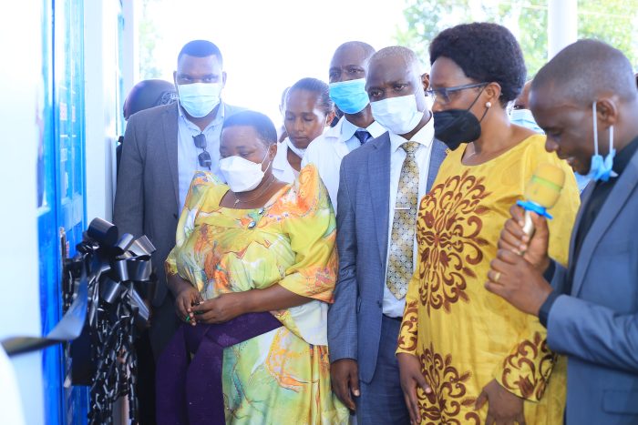 Prime Minister of Uganda commissions a maternity ward