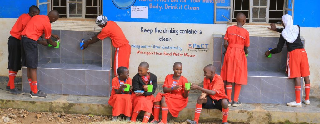 Safe drinking water for 20 schools in Uganda